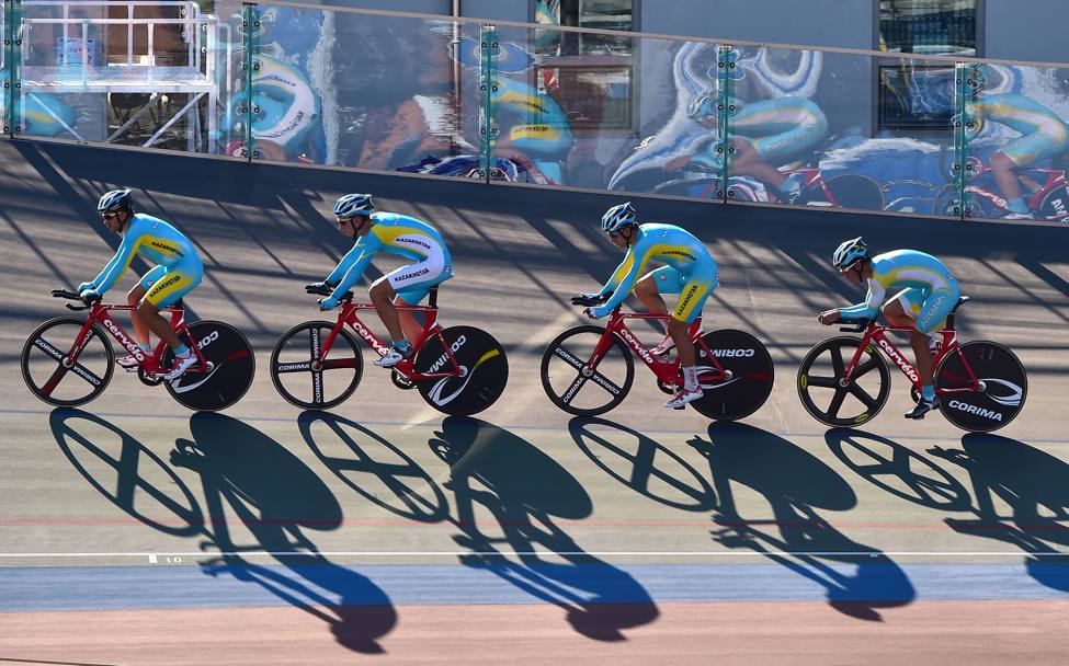 Il quartetto kazako dell&#39;inseguimento a squadre di ciclismo su pista, durante una sessione di allenamento ai giochi asiatici di Incheon 2014 (Afp)